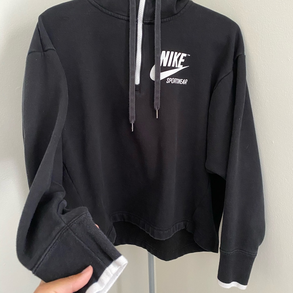 Nike crop too hoodie.